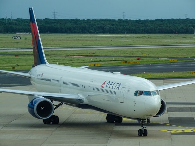 delta flight dl275 diverted lax